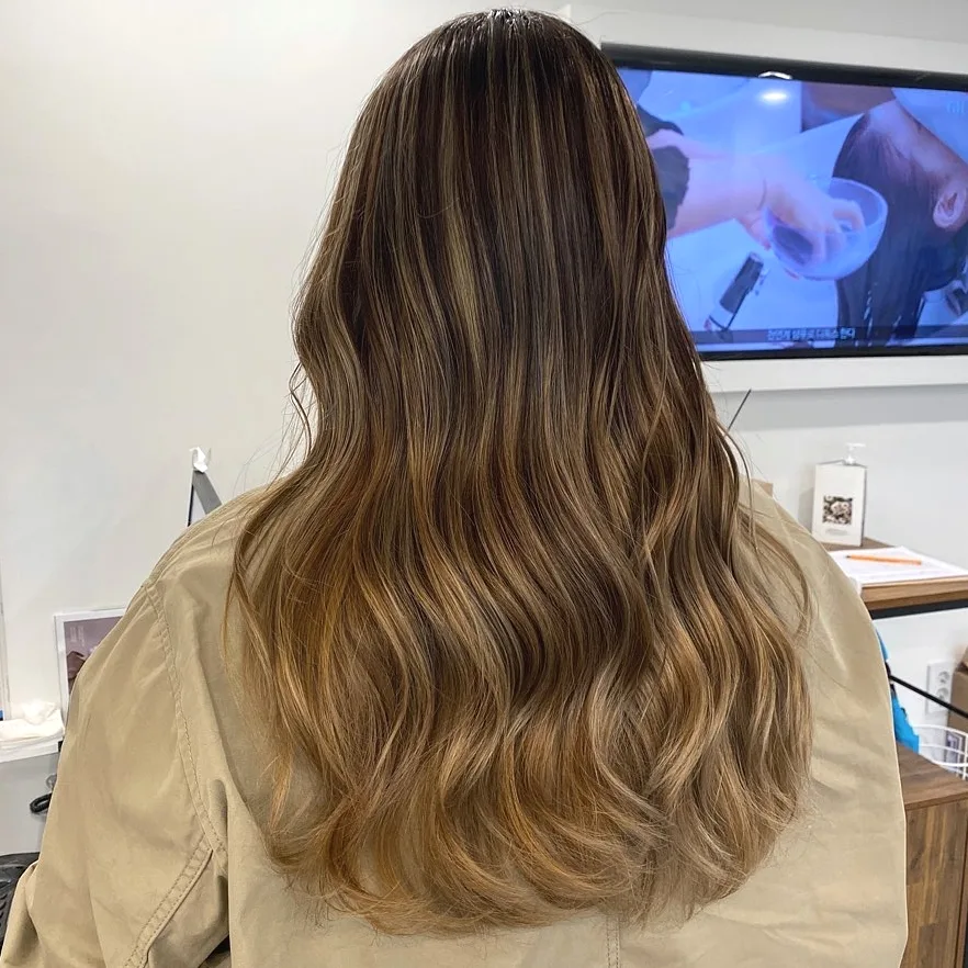 bold face-framing highlights 2026 - Style 2 at Korea Hair Salon Seoul