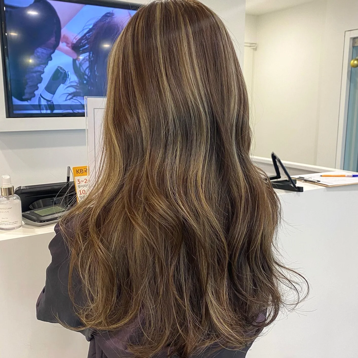 bold face-framing highlights 2026 - Style 3 at Korea Hair Salon Seoul