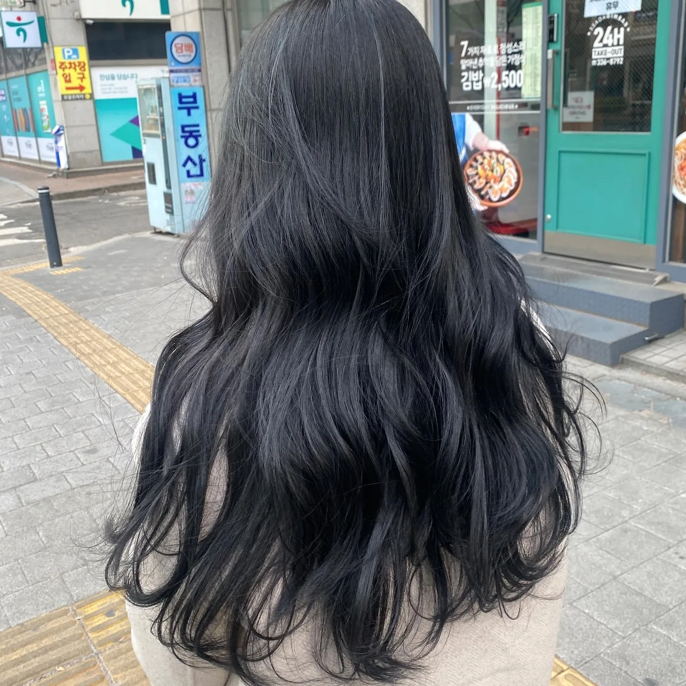 bold face-framing highlights 2026 - Style 8 at Korea Hair Salon Seoul