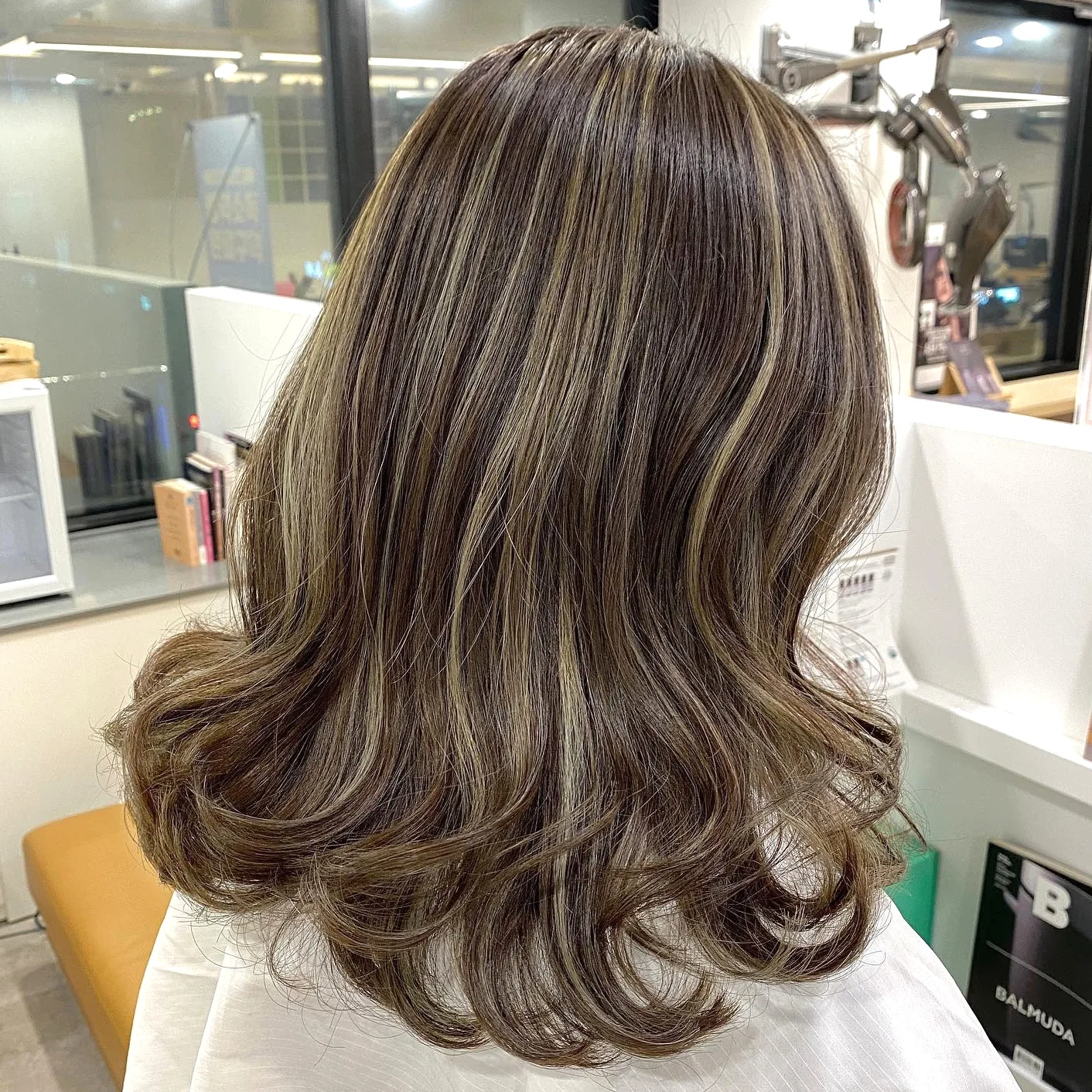 chic face-framing highlights Seoul - Style 10 at Korea Hair Salon Seoul