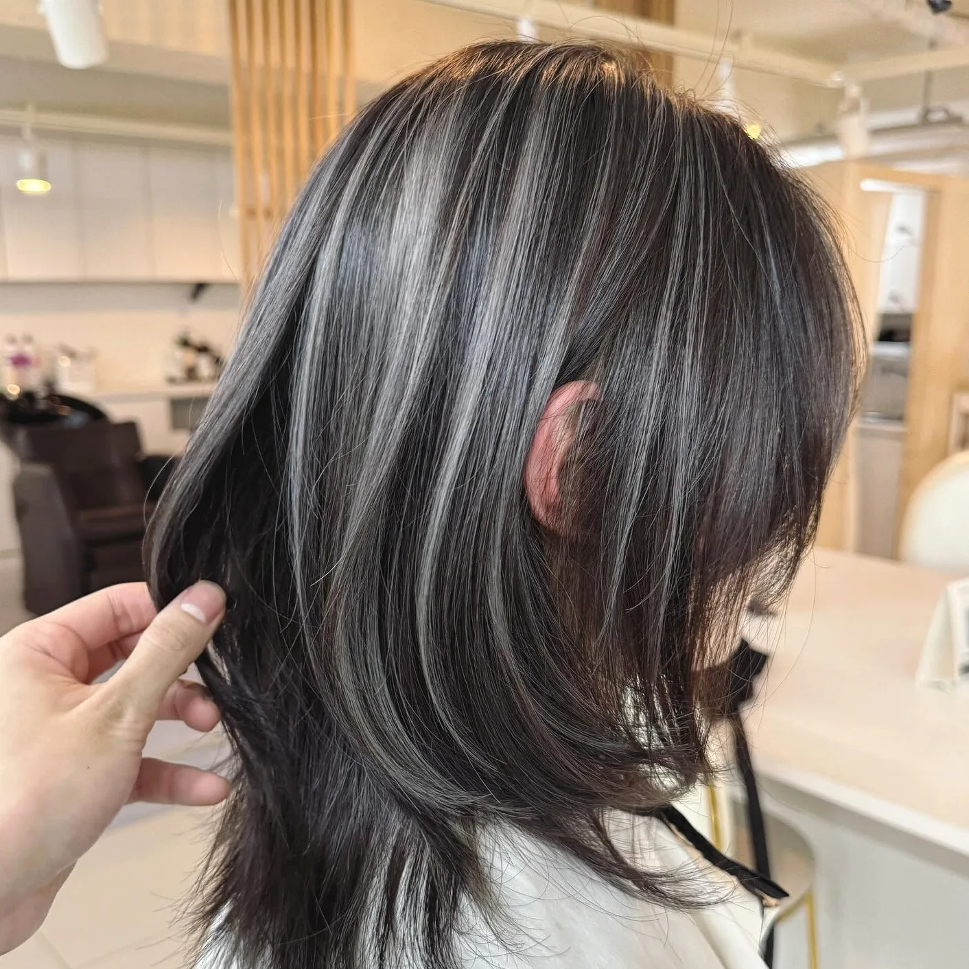 chic face-framing highlights Seoul - Style 5 at Korea Hair Salon Seoul